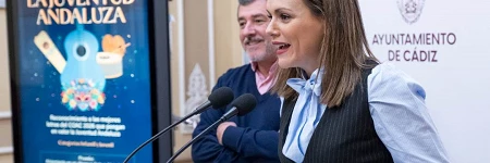 Concejala presenta Coplas a la Juventud Andaluza concurso en Cádiz